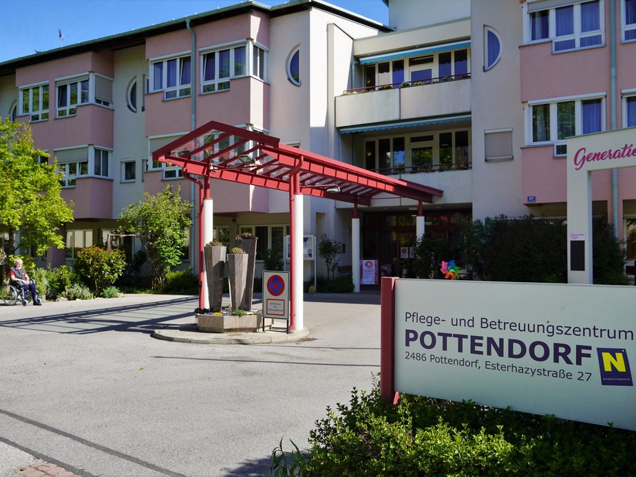 Außenansicht des PBZ Pottendorf.